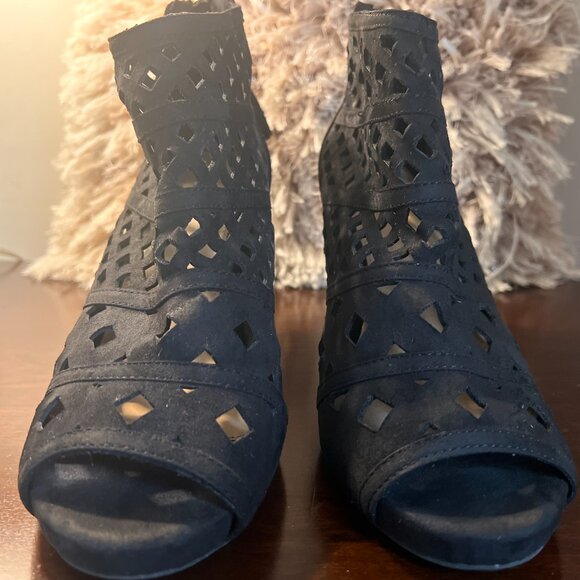 Black Suede Laser Cut Out Peep Toe Mesh Tassel Zip Up Heels in size 12 Wide - Picture 5 of 9